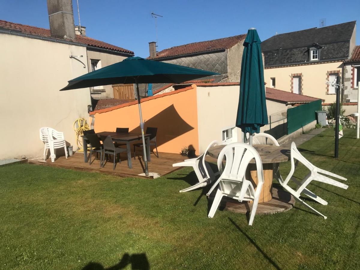 Les Gites De La Frerie La Gaubretiere Luaran gambar