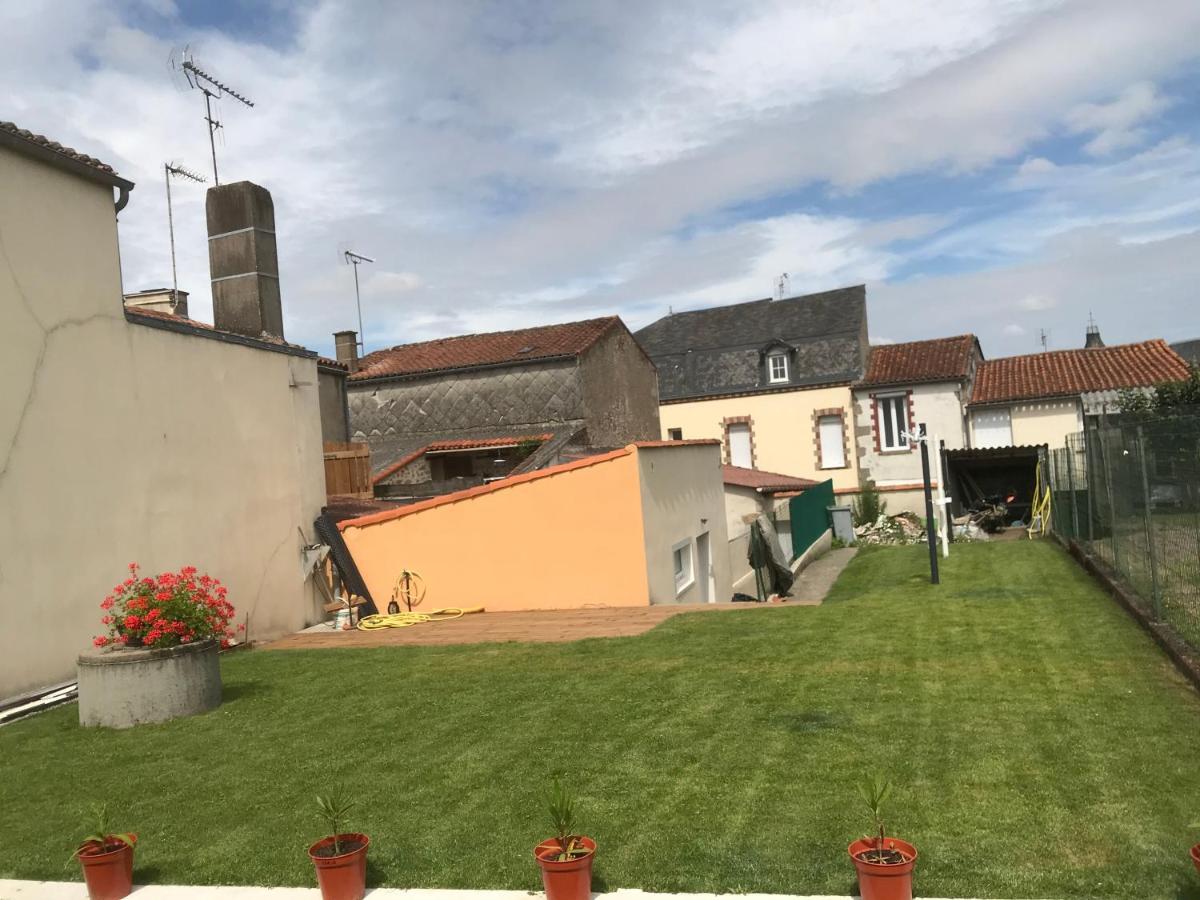 Les Gites De La Frerie La Gaubretiere Luaran gambar
